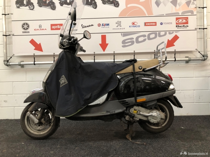 Vespa LX 50 zwart